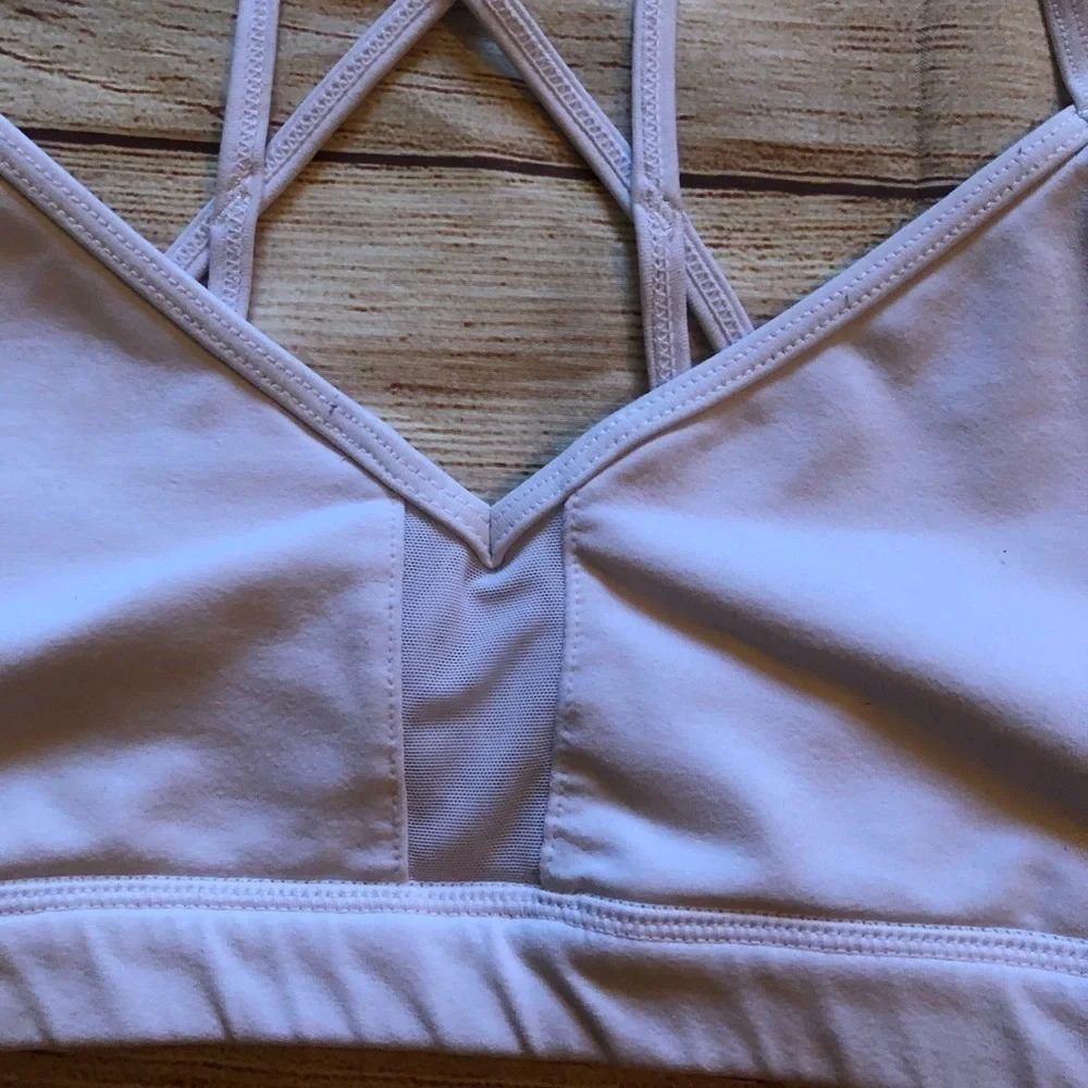 Alo‎ White Sports Bra